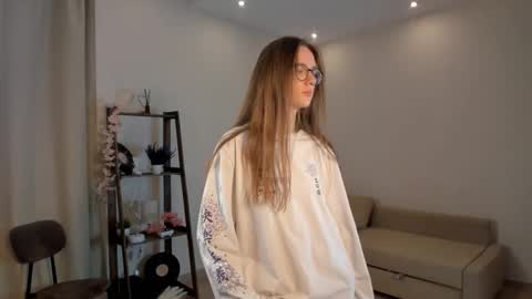 Snapshot of katinatonge chatting on 10.14.25 Scarlett online show from 10.14.25