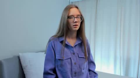 Snapshot of katinatonge chatting on 10.29.25 Scarlett online show from 10.29.25