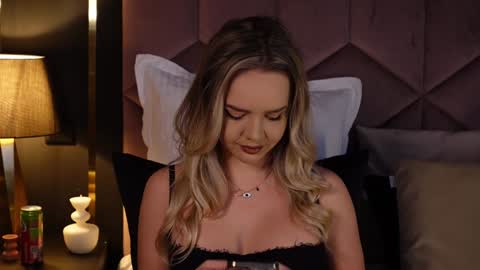 Snapshot of katjolie chatting on 12.12.24 KatJolie online show from 12.12.24