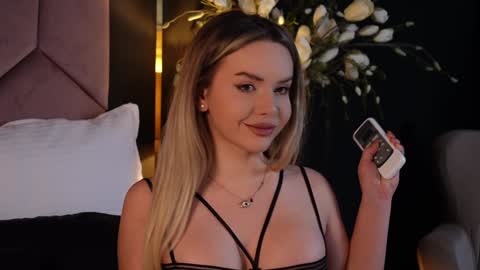 Snapshot of katjolie chatting on 01.23.25 KatJolie online show from 01.23.25