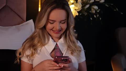 Snapshot of katjolie chatting on 01.28.25 KatJolie online show from 01.28.25