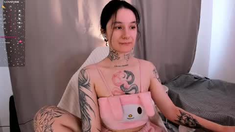 Snapshot of katrina_h0w chatting on 05.06.26 katrina_h0w online show from 05.06.26