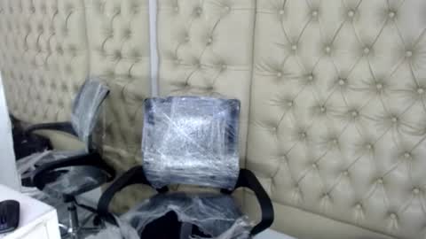 Snapshot of katrinnehott chatting on 12.14.25 KatrinneHott online show from 12.14.25