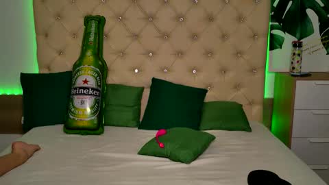 Snapshot of kattiesims chatting on 09.25.25 KattieSims online show from 09.25.25