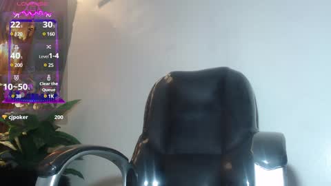 Snapshot of katty_findom_ chatting on 12.11.24 katty online show from 12.11.24