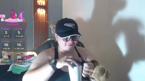 Snapshot of katty_findom_ chatting on 03.11.25 katty online show from 03.11.25