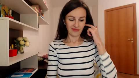 Snapshot of kattysapphire chatting on 10.31.25 KattySapphire online show from 10.31.25