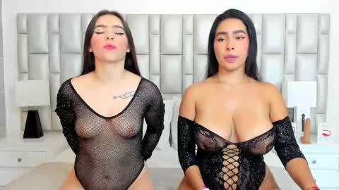 katy blonde girl and paola big boobs online show from 02.20.25