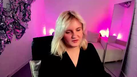 Snapshot of katybriggs chatting on 06.24.26 Katy online show from 06.24.26