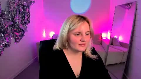 Snapshot of katybriggs chatting on 06.29.26 Katy online show from 06.29.26