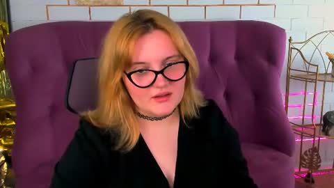Snapshot of katybriggs chatting on 07.16.26 Katy online show from 07.16.26