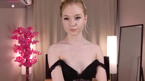 Snapshot of katyy_sweety chatting on 11.07.25 Lia online show from 11.07.25