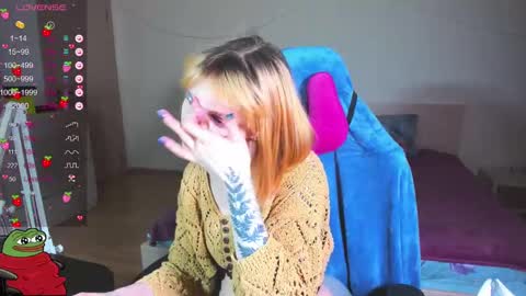 Snapshot of kawaii_power_uwu chatting on 01.19.25 Kira-chan online show from 01.19.25