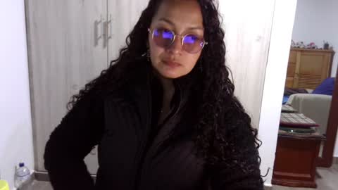  Khawit  online show from 12.31.24