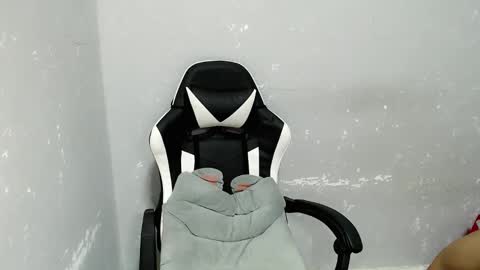 Snapshot of kayegorgeous18 chatting on 11.12.25 Kaye online show from 11.12.25