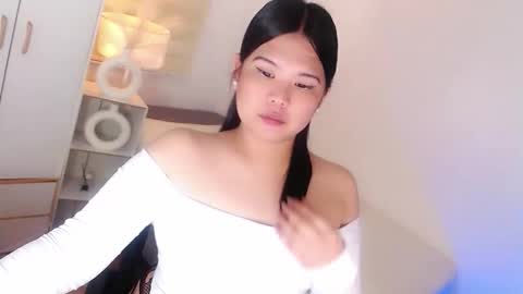 Snapshot of kayleepinay chatting on 04.20.26 Y O U R F U T U R E K A Y L E E online show from 04.20.26