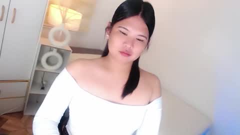 Snapshot of kayleepinay chatting on 04.20.26 Y O U R F U T U R E K A Y L E E online show from 04.20.26