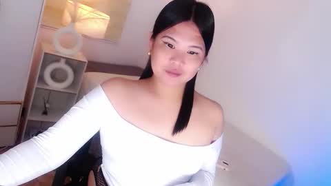 Snapshot of kayleepinay chatting on 04.23.26 Y O U R F U T U R E K A Y L E E online show from 04.23.26
