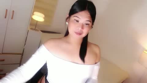 Snapshot of kayleepinay chatting on 05.15.26 Y O U R F U T U R E K A Y L E E online show from 05.15.26