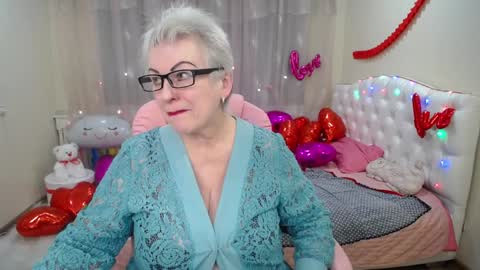 Snapshot of kaylesmoll chatting on 02.07.25 kaylesmoll online show from 02.07.25