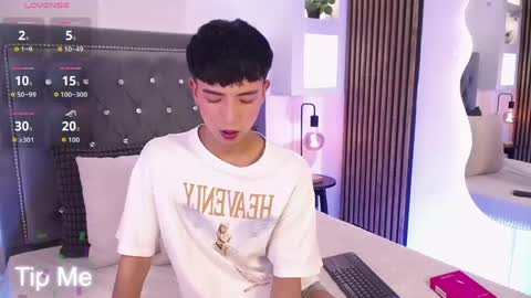 Snapshot of keen_nico chatting on 04.18.26 nico online show from 04.18.26
