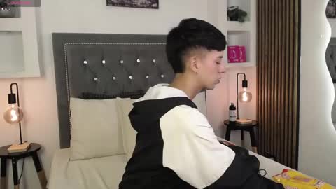 Snapshot of keen_nico chatting on 05.15.26 nico online show from 05.15.26