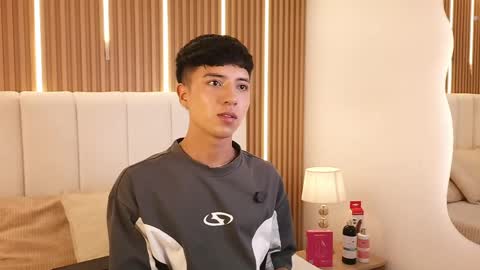 Snapshot of keen_nico chatting on 05.17.26 nico online show from 05.17.26