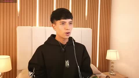 Snapshot of keen_nico chatting on 05.23.26 nico online show from 05.23.26