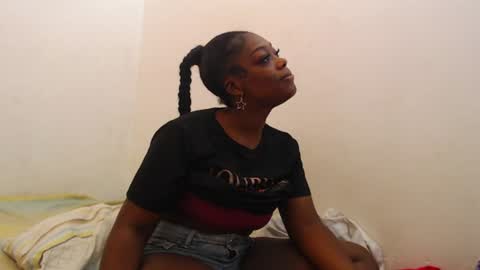 Snapshot of keilysofia chatting on 06.19.26 Keili online show from 06.19.26