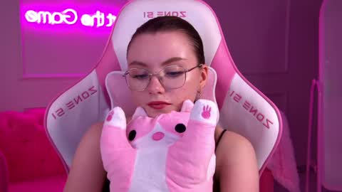 Snapshot of keiraace chatting on 02.23.25 Keira online show from 02.23.25