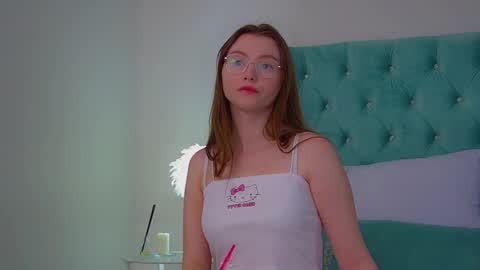 Snapshot of keiraace chatting on 10.03.25 Keira online show from 10.03.25