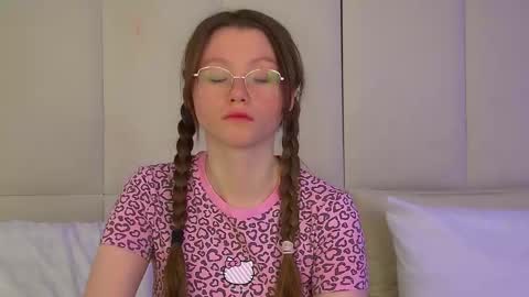 Snapshot of keiraace chatting on 11.26.25 Keira online show from 11.26.25