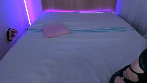 Snapshot of kellefox chatting on 04.02.26 Linda online show from 04.02.26