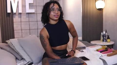 kelly__thomson online show from 04.01.26