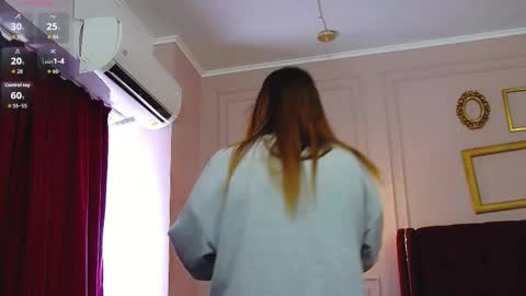 Snapshot of kelly_bliss chatting on 10.17.25 Kelly online show from 10.17.25