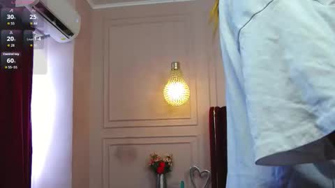 Snapshot of kelly_bliss chatting on 10.18.25 Kelly online show from 10.18.25