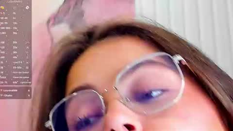 Snapshot of kelly_cuutie chatting on 06.27.26 Kelly online show from 06.27.26