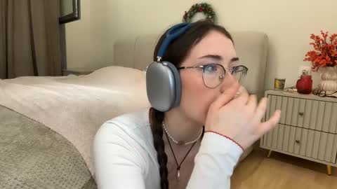 Snapshot of kellyberry__ chatting on 02.27.26 Kelly online show from 02.27.26