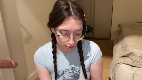 Snapshot of kellyberry__ chatting on 04.08.26 Kelly online show from 04.08.26