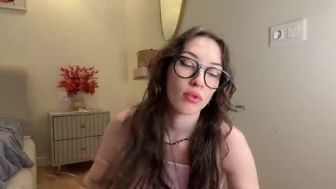 Snapshot of kellyberry__ chatting on 04.12.26 Kelly online show from 04.12.26