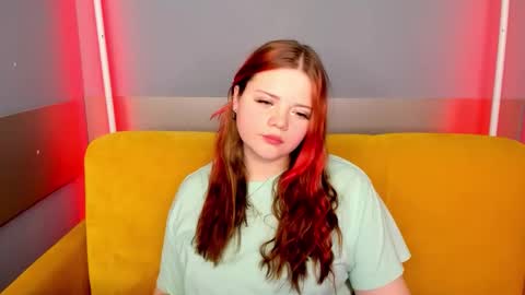 Snapshot of kellyfiery chatting on 11.21.25 Kellyfiery online show from 11.21.25