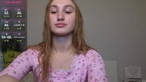 Snapshot of kellykeat chatting on 09.30.25 Princess Kelly online show from 09.30.25