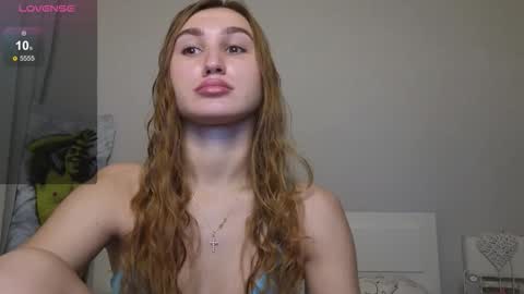 Snapshot of kellykeat chatting on 10.05.25 Princess Kelly online show from 10.05.25