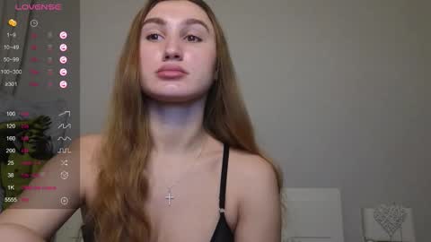 Snapshot of kellykeat chatting on 10.07.25 Princess Kelly online show from 10.07.25