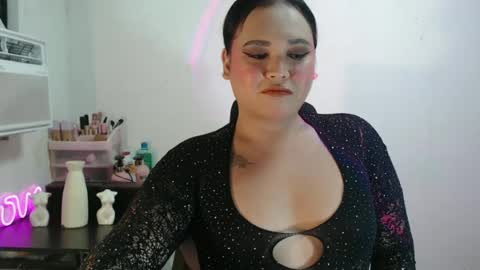 KELLY MCDOLEN online show from 05.22.26