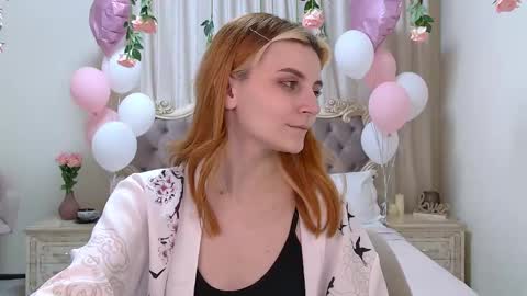 Kelly Stoneys online show from 03.12.25