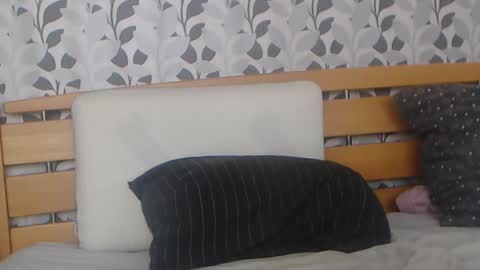 kelywild20 online show from 01.14.25