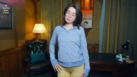 Snapshot of kemberlyrobeza chatting on 05.22.26 Lina online show from 05.22.26