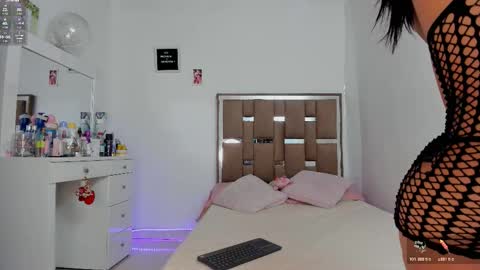 Kendall ewers online show from 11.07.25