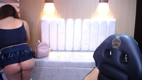 Snapshot of kendall_rossii_ chatting on 11.19.25 kendall_rossii_ online show from 11.19.25